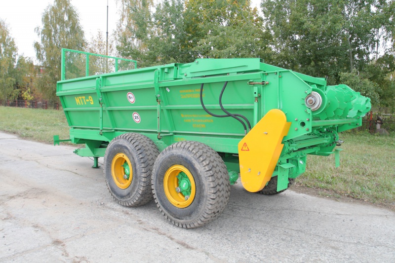 Машина для внесения твердых органических удобрений МТТ-9