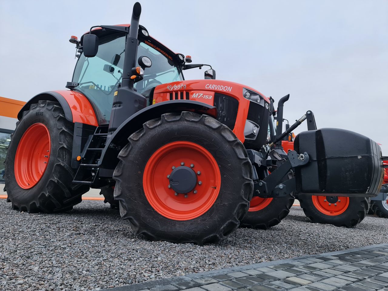 Kubota M7003
