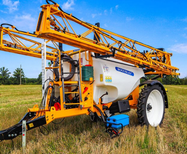 Опрыскиватель прицепной Boguslav ТИТАН 3200-24