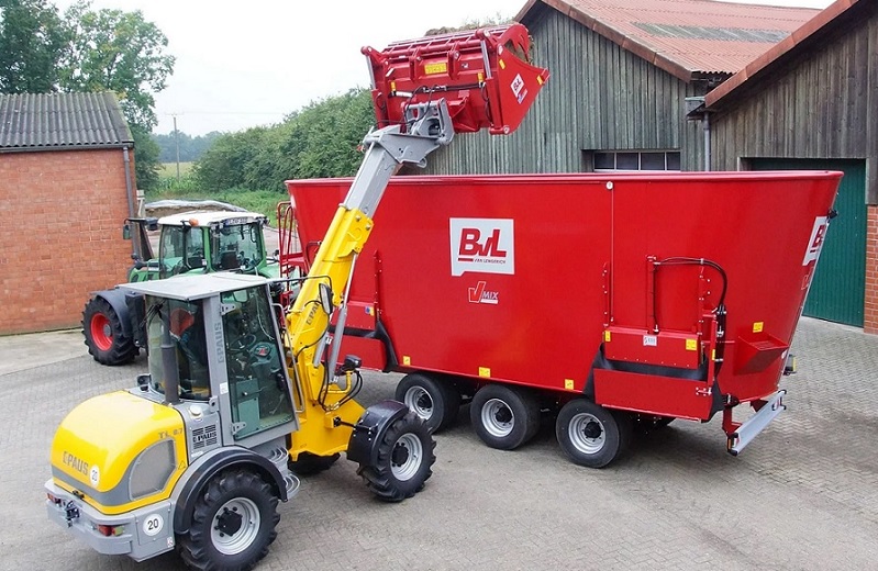 КОРМОСМЕСИТЕЛЬ V-MIX PLUS от 25 до 40м³ -3 шнека