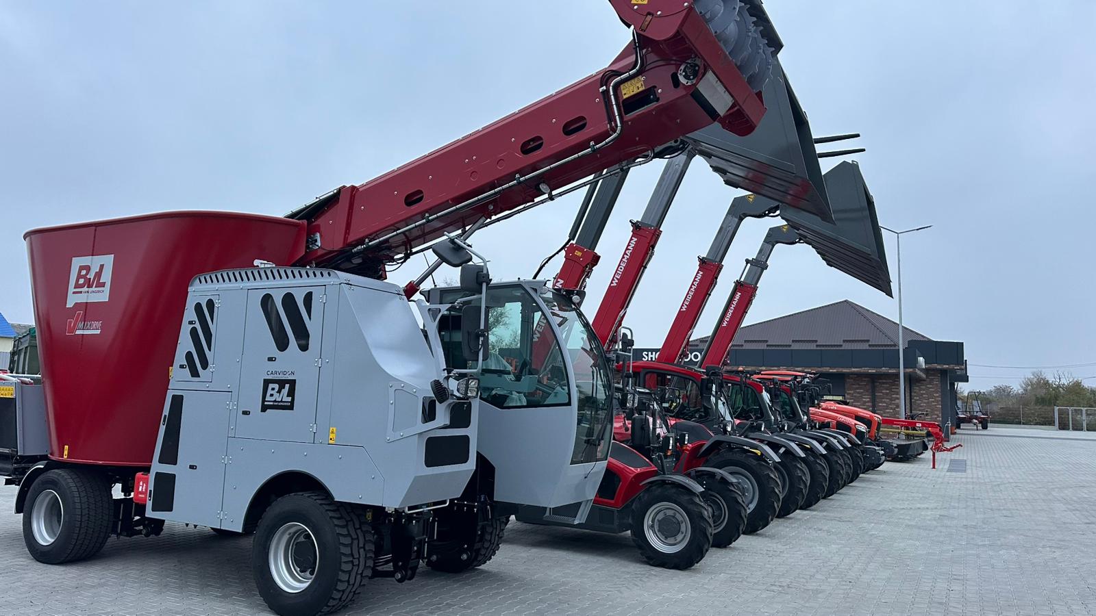 Cамоходный кормосмеситель "BVL"  V-MIX Drive Maximus Plus